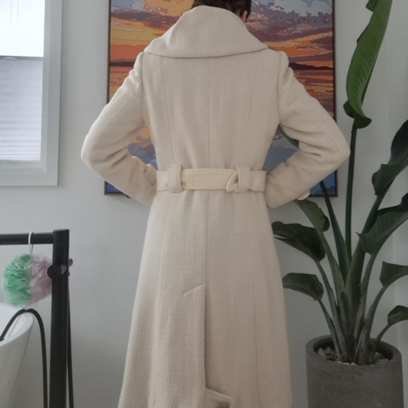 Stunning Cream Coat - Picture 4 of 8